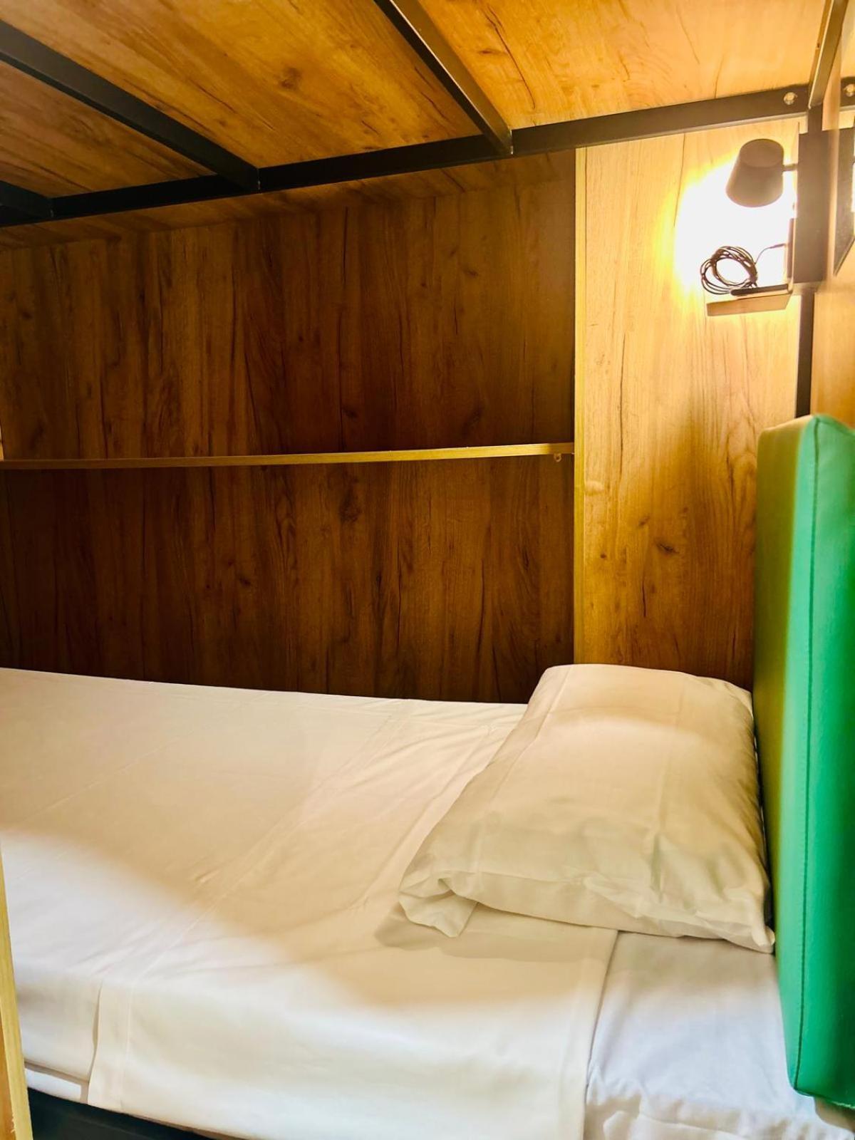 Urban Inn Мадрид Экстерьер фото