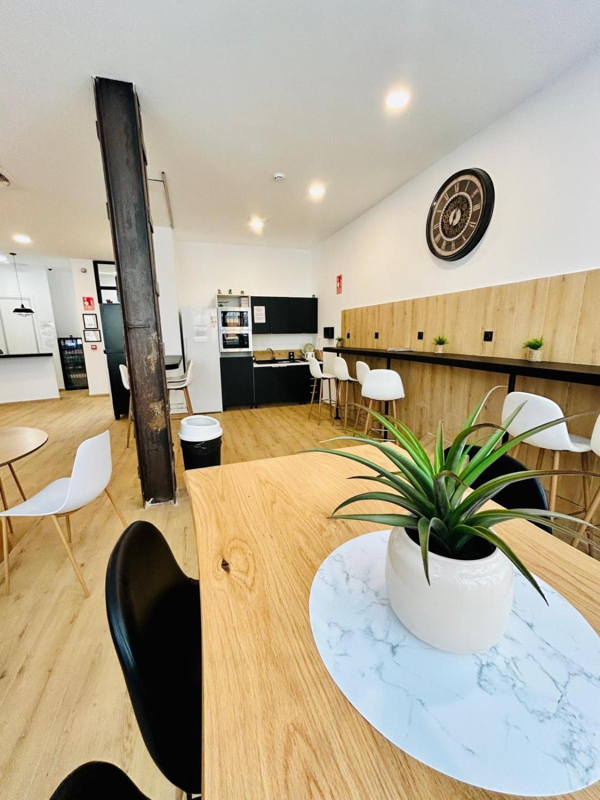 Urban Inn Мадрид Экстерьер фото